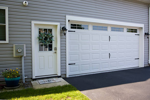 24/7 Emergency Garage Door Panel Replacement experts in Claysburg, PA